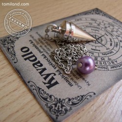 Čarovné kyvadlo s fialovou perlou.